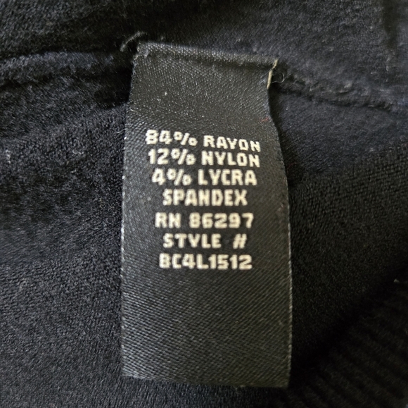 BCBG Black V-Neck Thick Stretchy Short Sleeve Top. Size Small - Picture 11 of 11